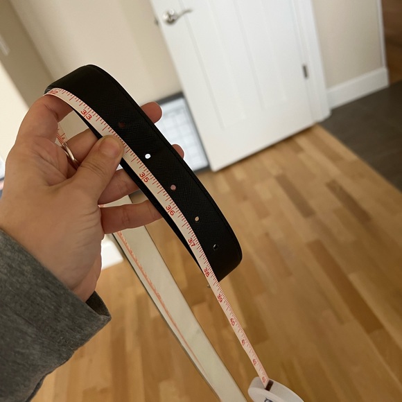 Steve Madden Woman’s Black and White Reversible Belt 41” *Worn Twice* - Picture 8 of 9